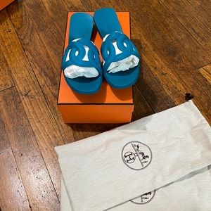 Hermes Aloha Sandals Size 38 Bleu Vif